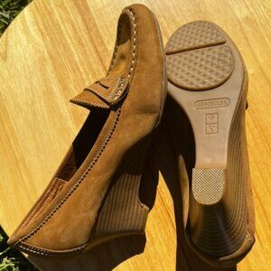Aerosoles wedge heel Loafers in Tan Suede, Size 7